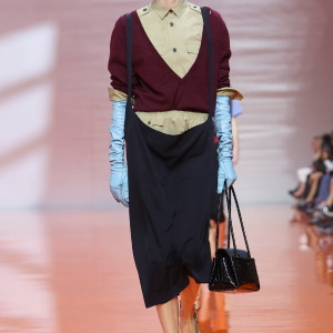 버건디 브이넥 니트 베스트